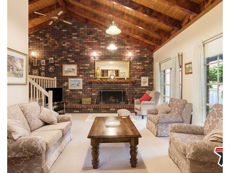 5 Gill Place, Mooroolbark VIC 3138