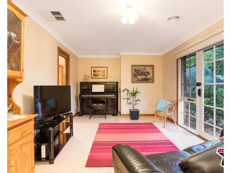 5 Gill Place, Mooroolbark VIC 3138