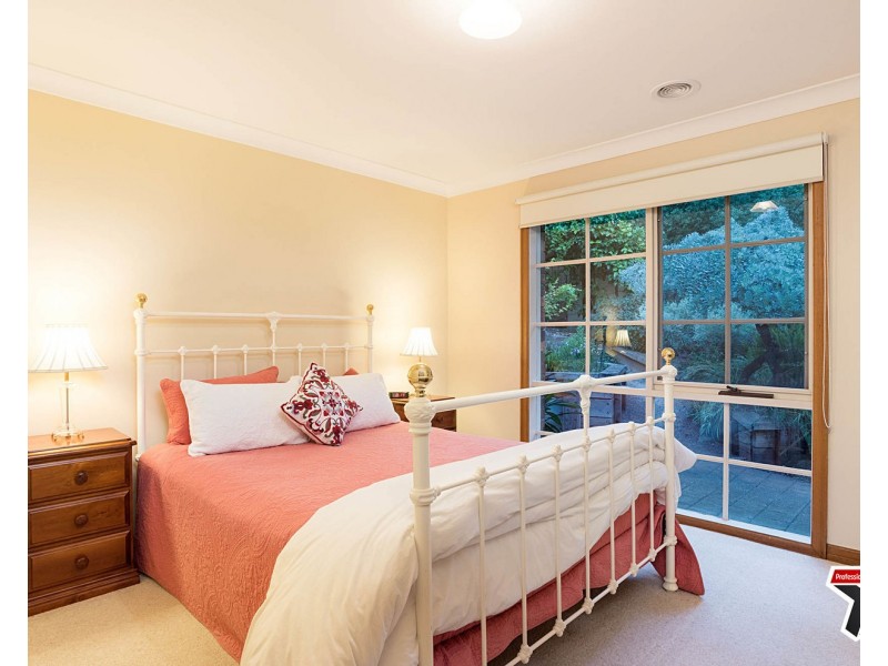 5 Gill Place, Mooroolbark VIC 3138