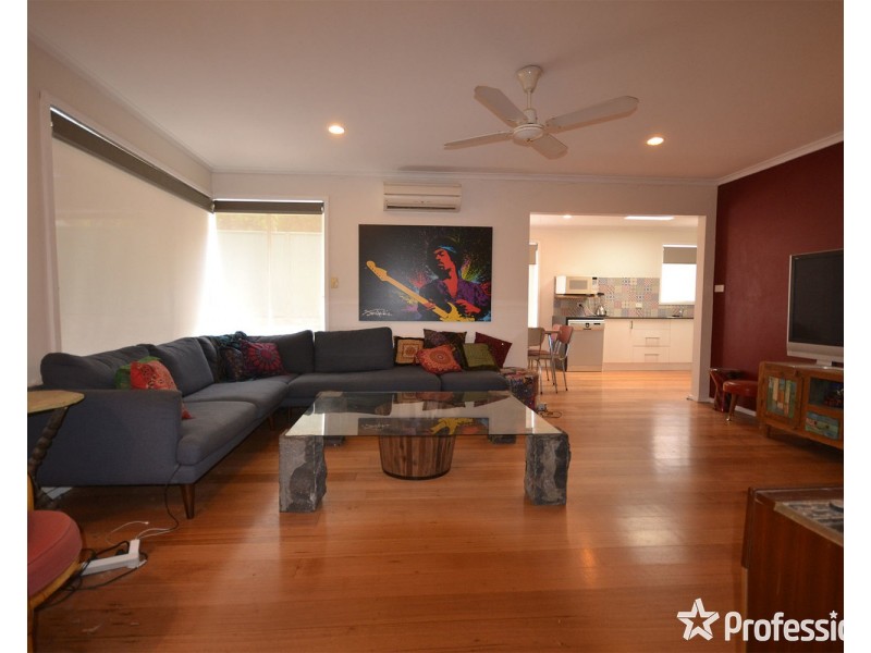 11 Winifred Road, Mooroolbark VIC 3138