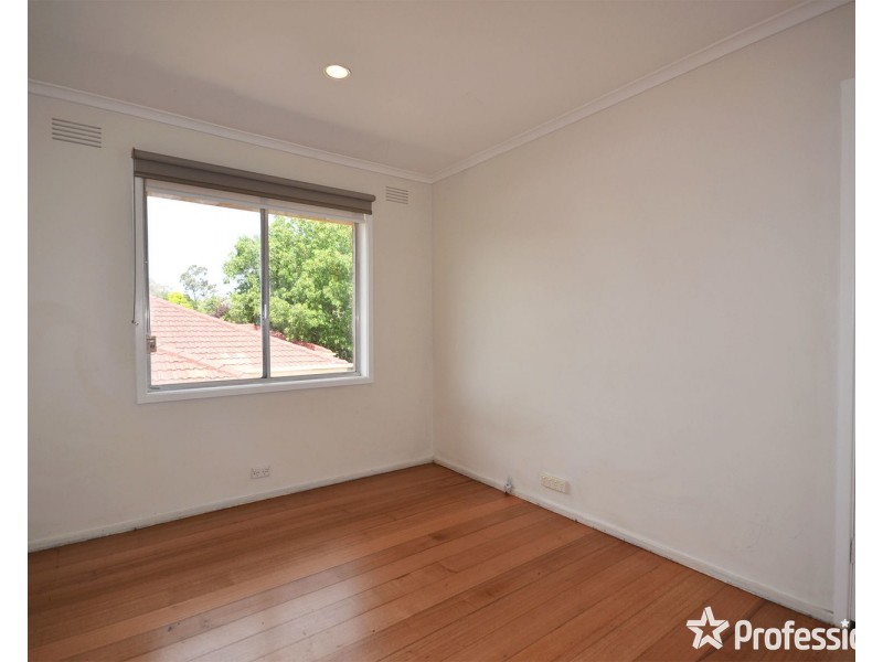 11 Winifred Road, Mooroolbark VIC 3138