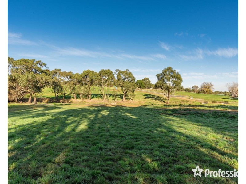 30 Jaxlee Close, Mooroolbark VIC 3138