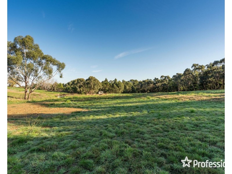 30 Jaxlee Close, Mooroolbark VIC 3138