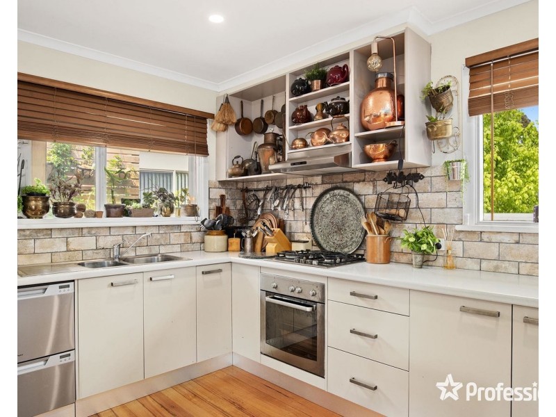 24 Durham Road, Kilsyth VIC 3137