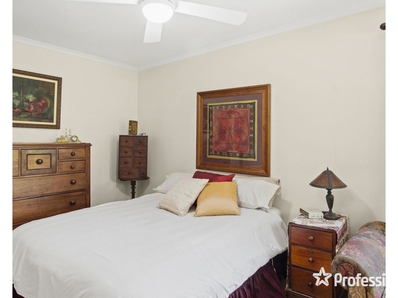 24 Durham Road, Kilsyth VIC 3137