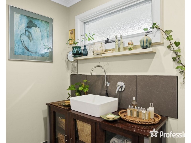 24 Durham Road, Kilsyth VIC 3137