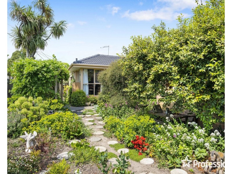 24 Durham Road, Kilsyth VIC 3137