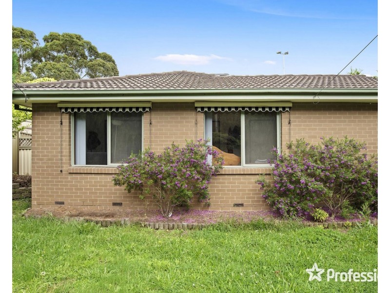 16 Highland Crescent, Mooroolbark VIC 3138