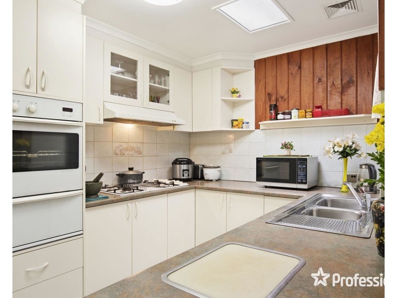 16 Highland Crescent, Mooroolbark VIC 3138