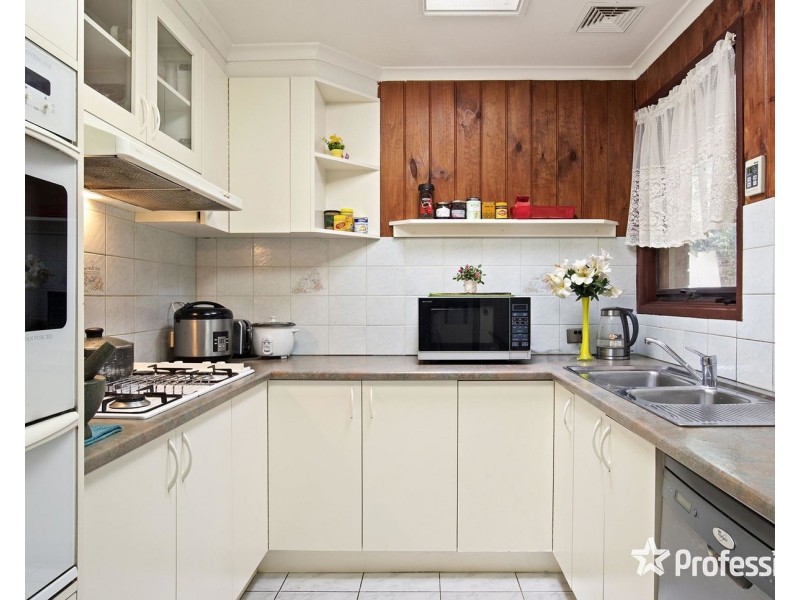 16 Highland Crescent, Mooroolbark VIC 3138