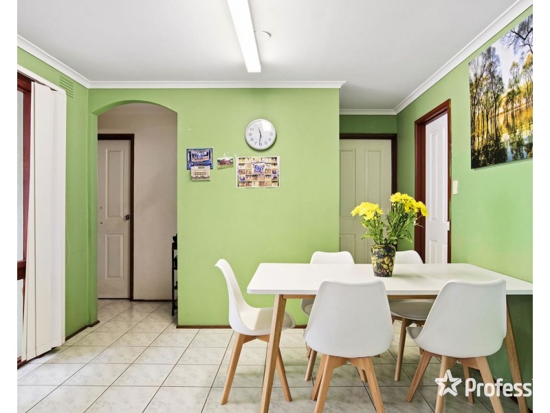 16 Highland Crescent, Mooroolbark VIC 3138