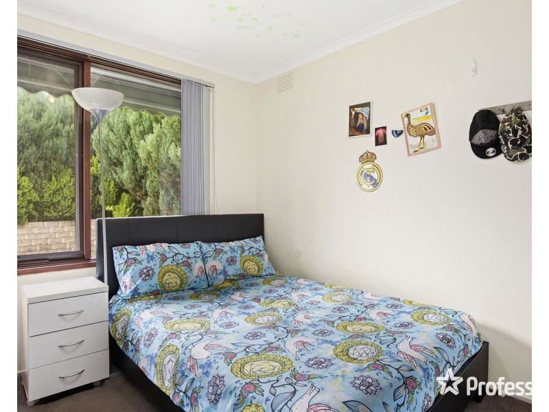 16 Highland Crescent, Mooroolbark VIC 3138