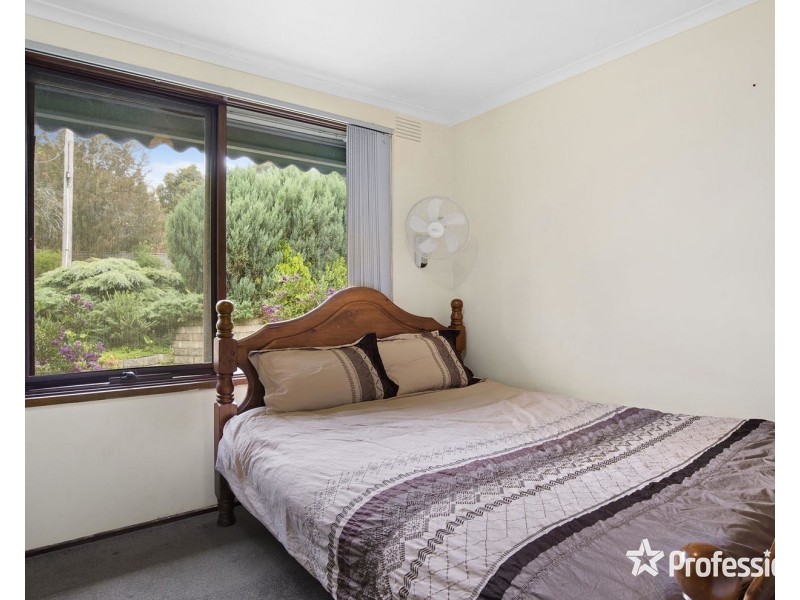 16 Highland Crescent, Mooroolbark VIC 3138