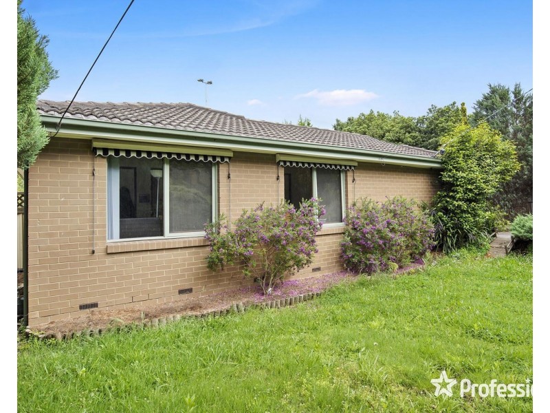 16 Highland Crescent, Mooroolbark VIC 3138