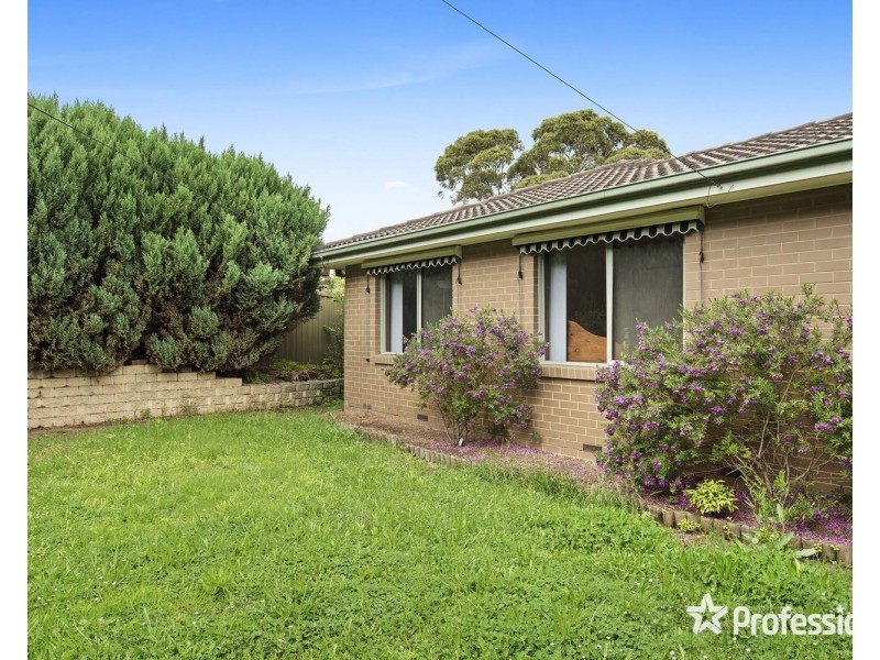 16 Highland Crescent, Mooroolbark VIC 3138