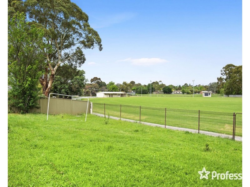 16 Highland Crescent, Mooroolbark VIC 3138