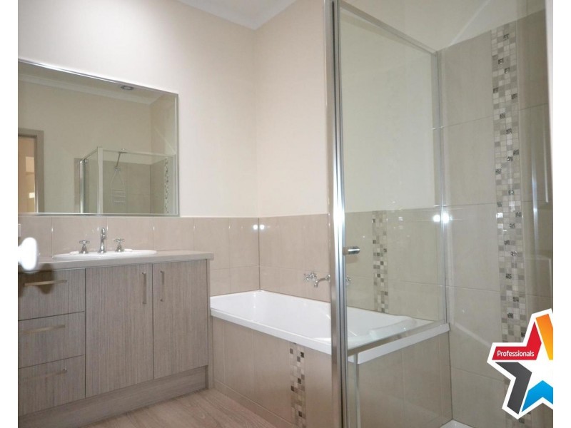 2/5 Alex Court, Mooroolbark VIC 3138