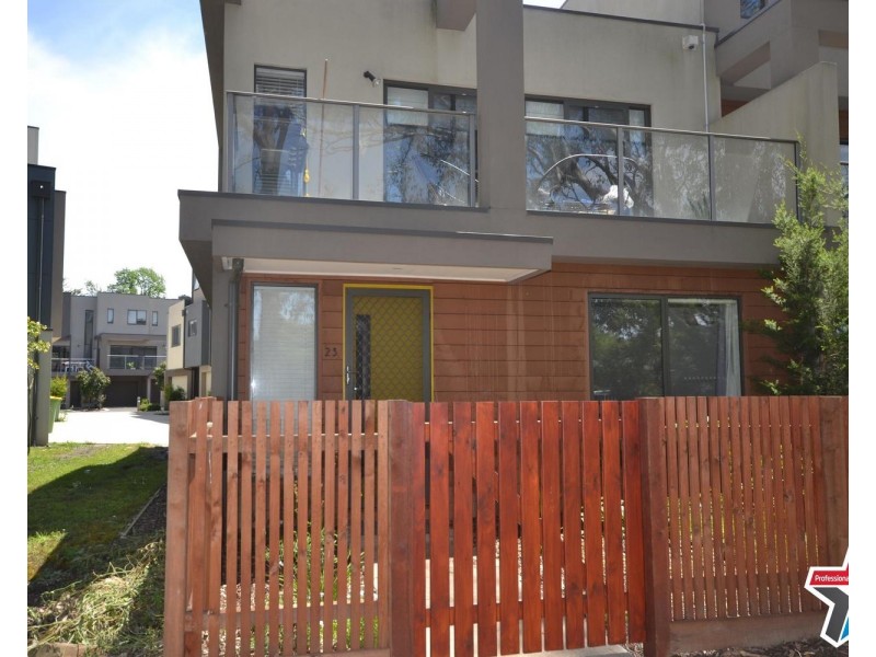 23 Lithgow Way, Mooroolbark VIC 3138