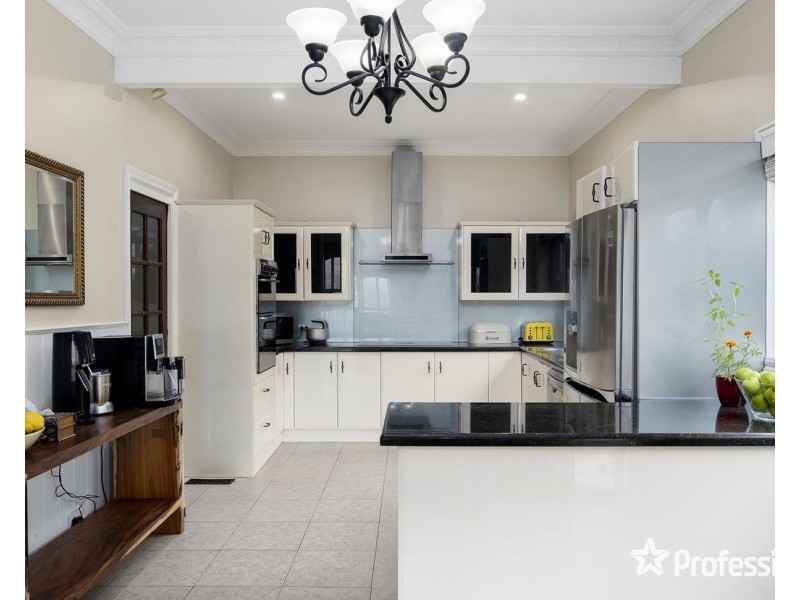 28 Struan Avenue, Mooroolbark VIC 3138