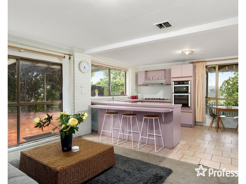 28 Struan Avenue, Mooroolbark VIC 3138