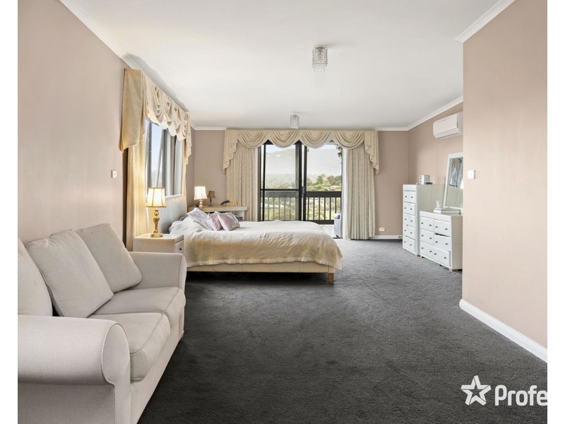 28 Struan Avenue, Mooroolbark VIC 3138