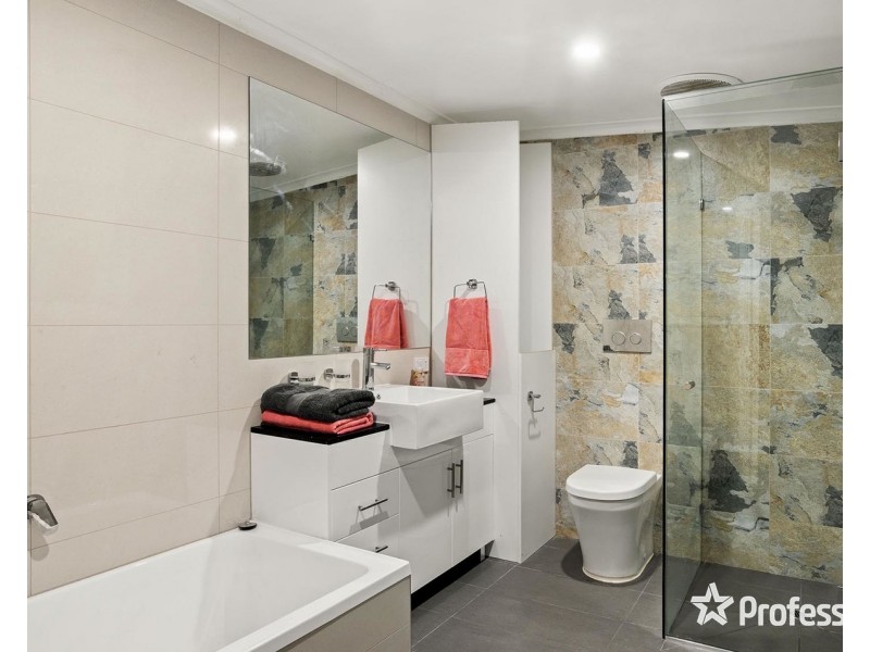 28 Struan Avenue, Mooroolbark VIC 3138