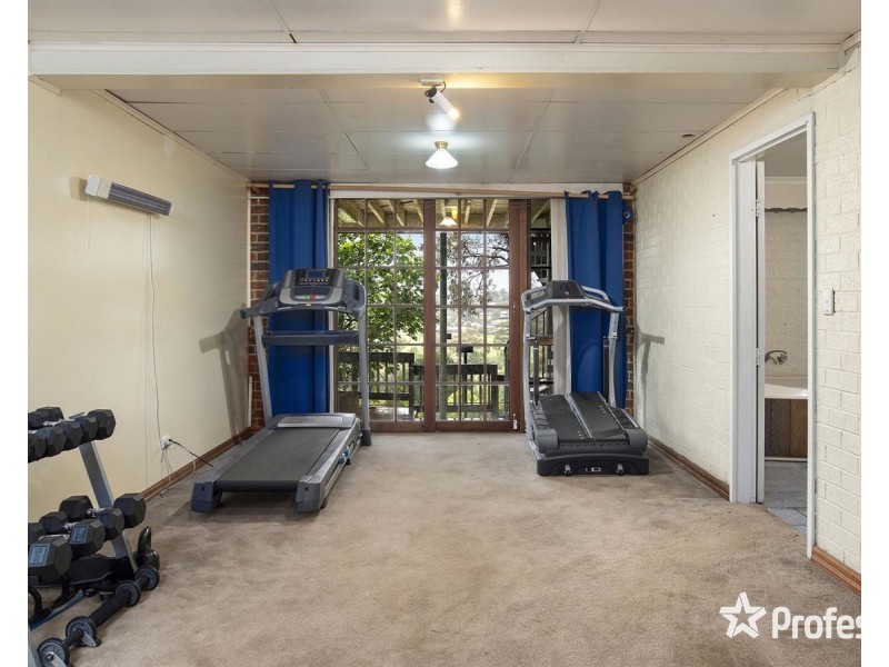 28 Struan Avenue, Mooroolbark VIC 3138