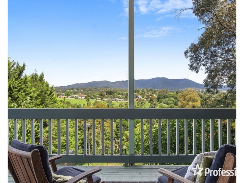 28 Struan Avenue, Mooroolbark VIC 3138