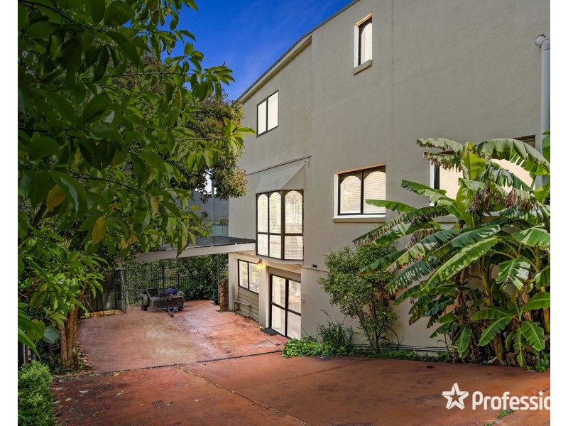 28 Struan Avenue, Mooroolbark VIC 3138