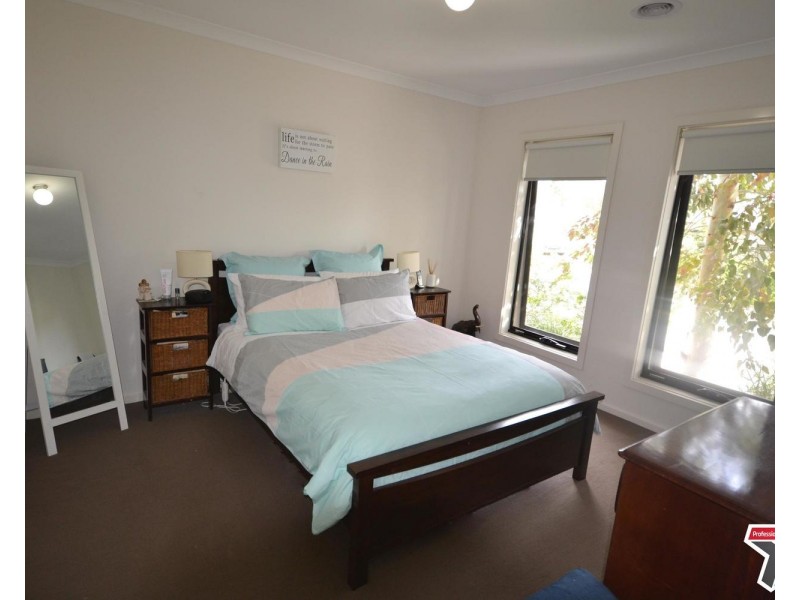 45 Tanika Circuit, Croydon VIC 3136