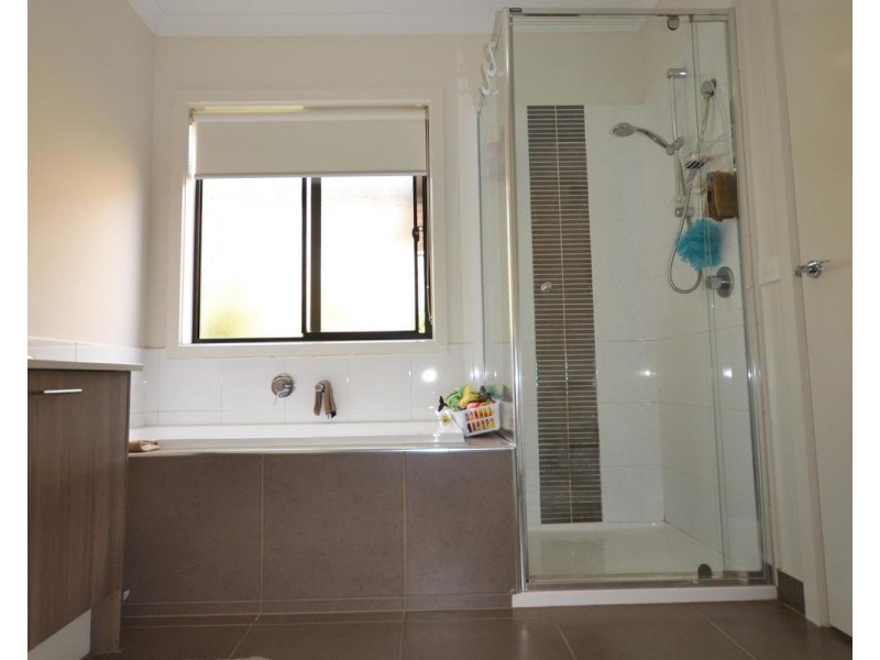 45 Tanika Circuit, Croydon VIC 3136