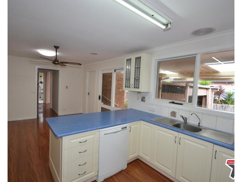 25 Churchill Drive, Mooroolbark VIC 3138