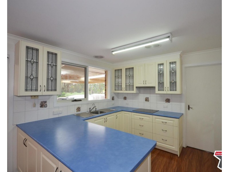 25 Churchill Drive, Mooroolbark VIC 3138