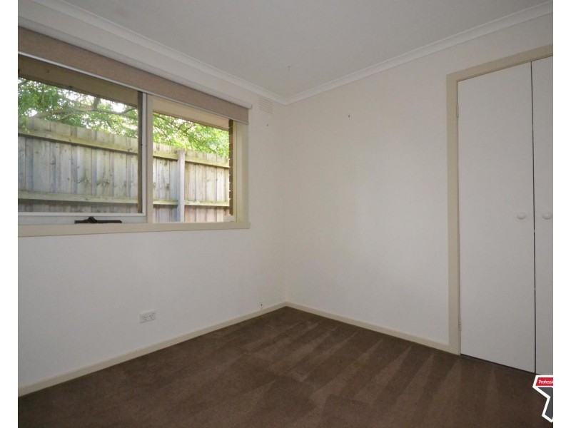 25 Churchill Drive, Mooroolbark VIC 3138