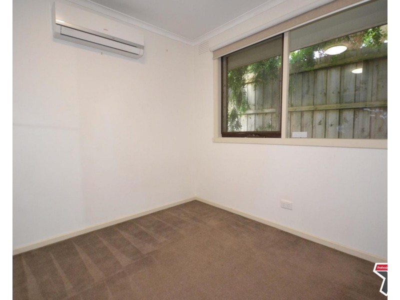 25 Churchill Drive, Mooroolbark VIC 3138