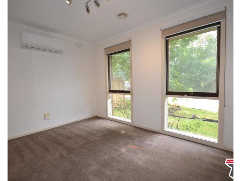 25 Churchill Drive, Mooroolbark VIC 3138