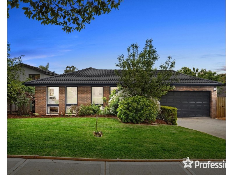 12 Eastwood Crescent, Mooroolbark VIC 3138