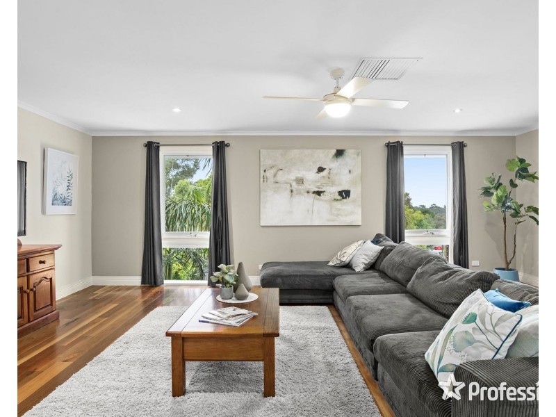 12 Eastwood Crescent, Mooroolbark VIC 3138