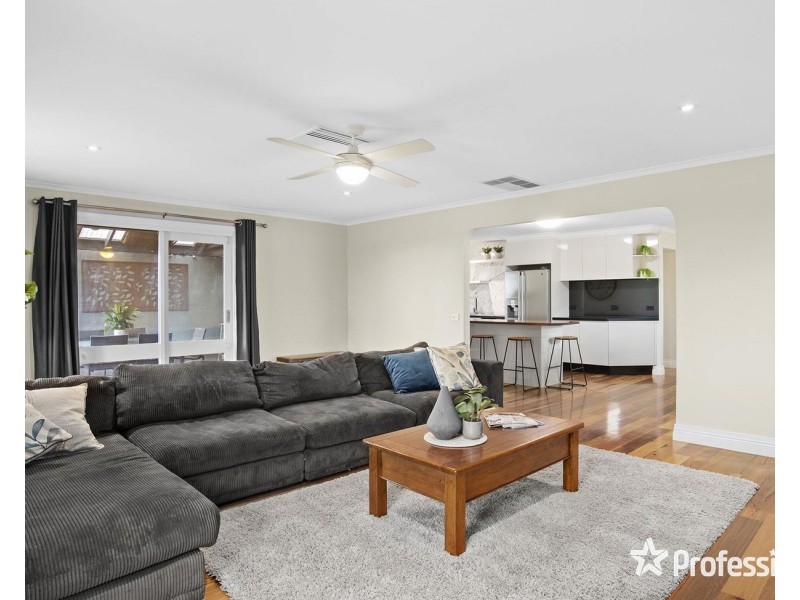 12 Eastwood Crescent, Mooroolbark VIC 3138