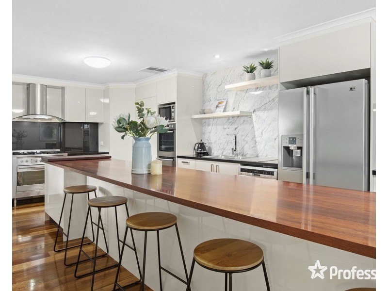 12 Eastwood Crescent, Mooroolbark VIC 3138