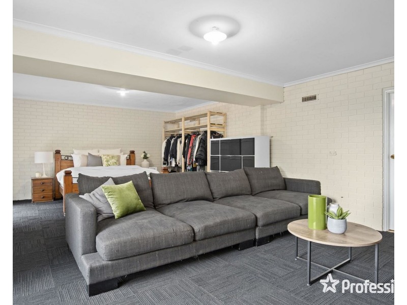 12 Eastwood Crescent, Mooroolbark VIC 3138