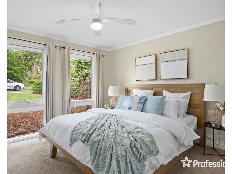 12 Eastwood Crescent, Mooroolbark VIC 3138