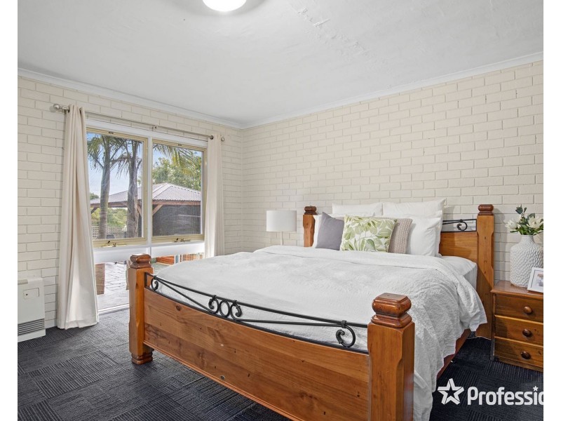 12 Eastwood Crescent, Mooroolbark VIC 3138