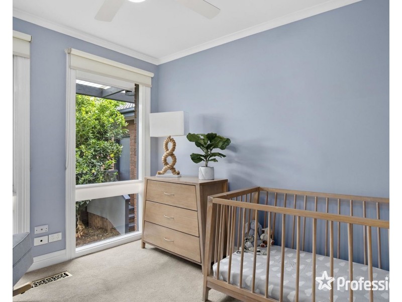 12 Eastwood Crescent, Mooroolbark VIC 3138