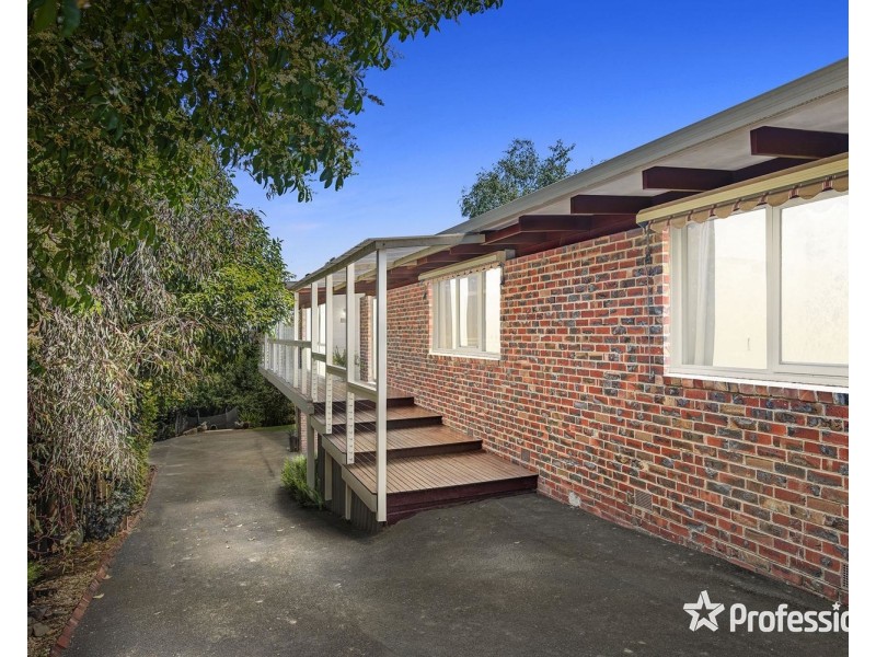 6 Baradine Road, Mooroolbark VIC 3138