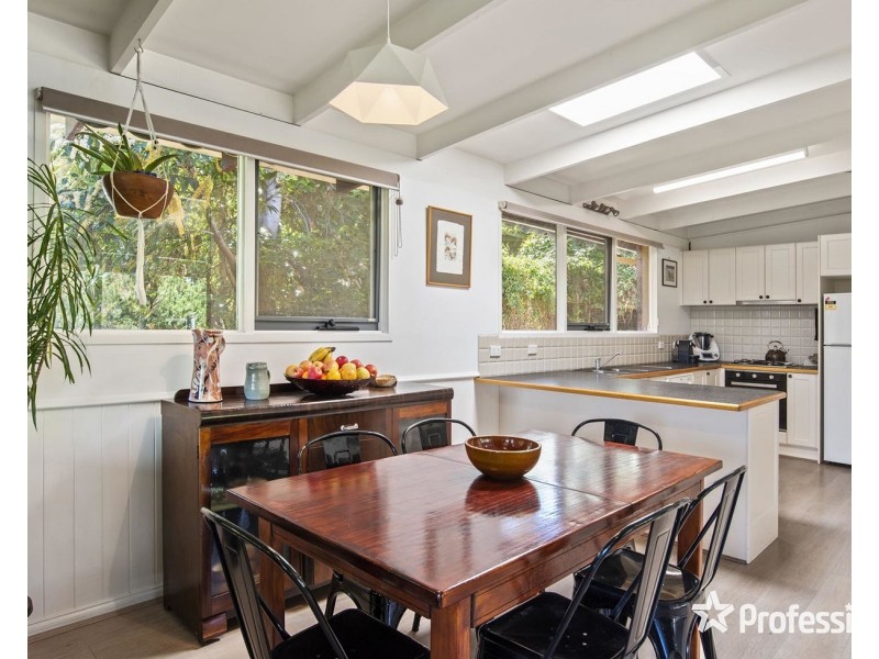 6 Baradine Road, Mooroolbark VIC 3138