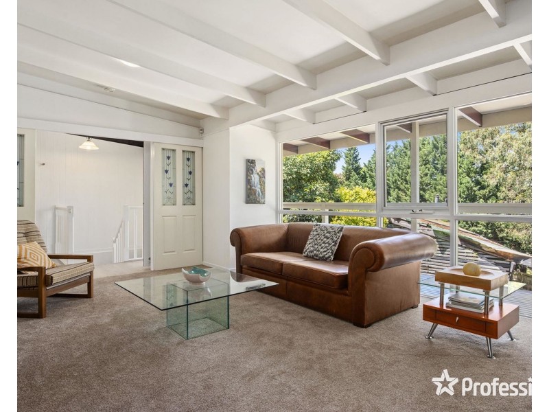 6 Baradine Road, Mooroolbark VIC 3138