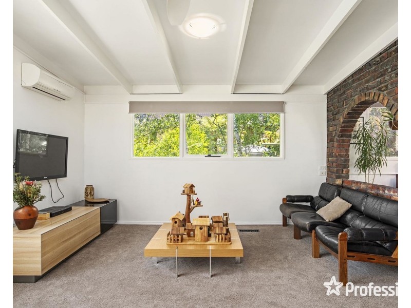 6 Baradine Road, Mooroolbark VIC 3138