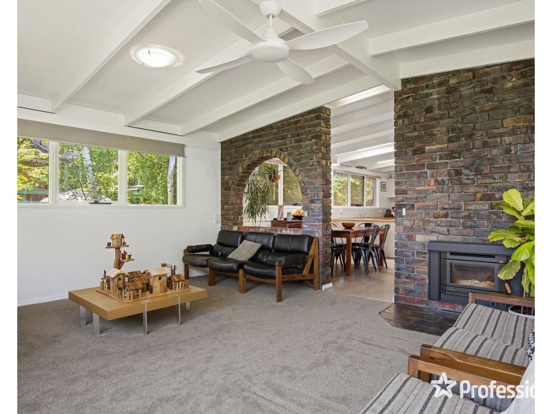 6 Baradine Road, Mooroolbark VIC 3138