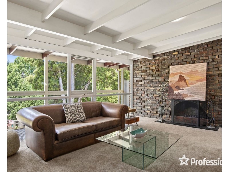 6 Baradine Road, Mooroolbark VIC 3138